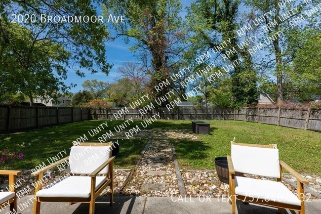Building Photo - 2020 Broadmoor Ave