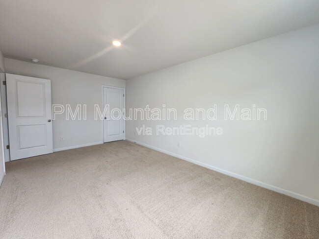 Building Photo - 16 Virginia Cmns Dr