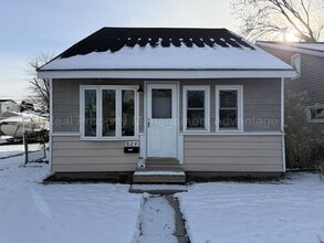 Building Photo - Updated Ranch on Double Lot Near Royal Oak & Ferndale