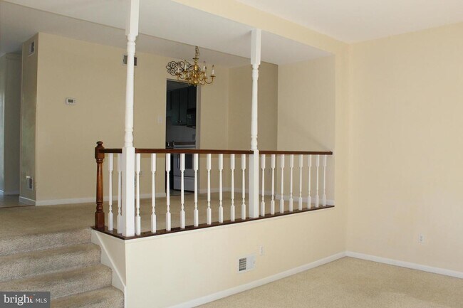 Building Photo - 18 Meadow Dr