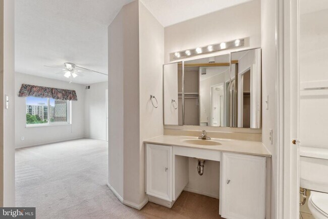 Building Photo - 8340 Greensboro Dr