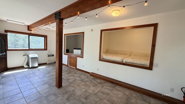 Building Photo - 26720 Robin Dr