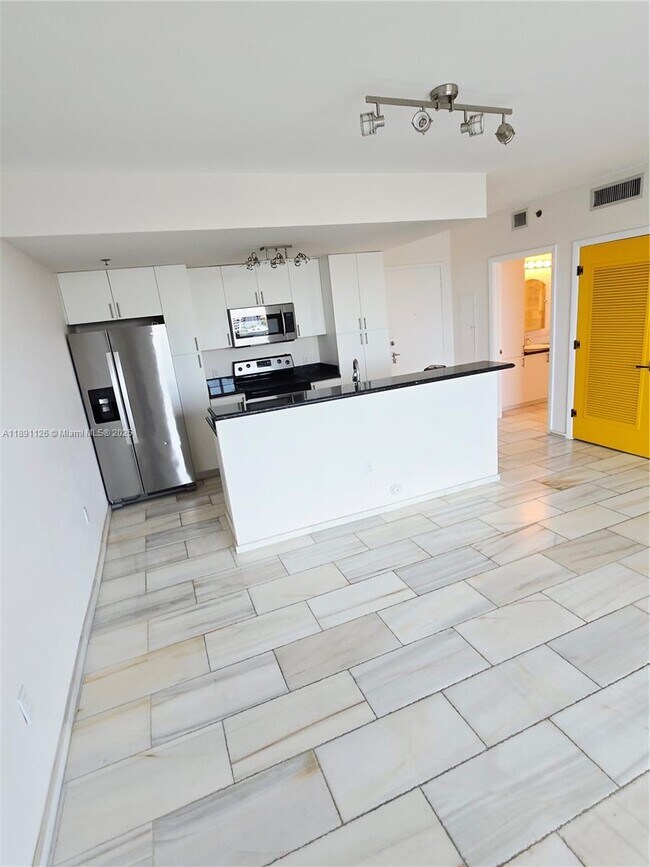 Building Photo - 1401 SW 22nd St