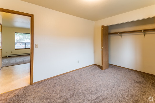 1BR, 1BA - 515 SF - Arctic Gardens