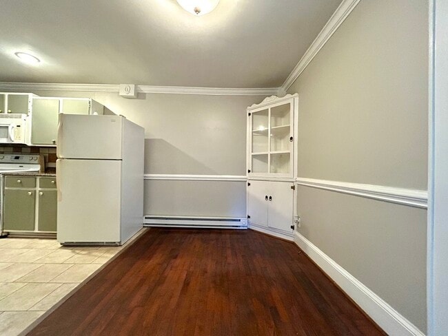 Building Photo - 2547 Pinckney Ave