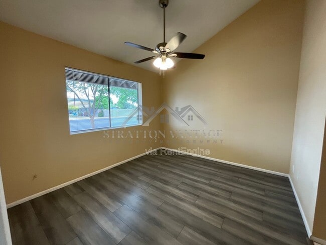 Building Photo - 405 E Bruce Ave