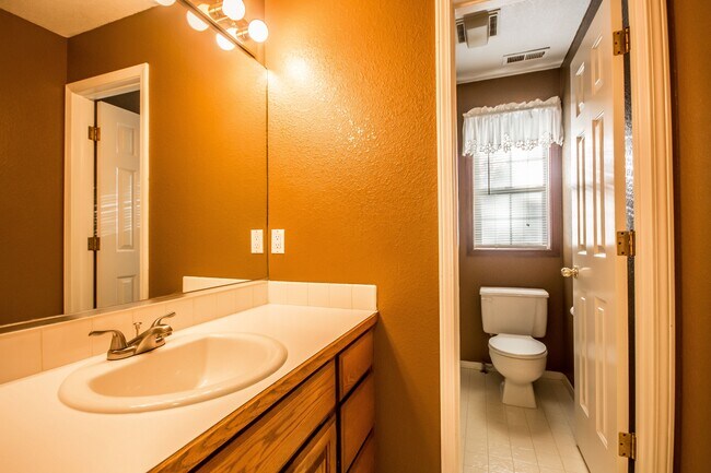 Building Photo - 206 S Riverside Harbor Dr