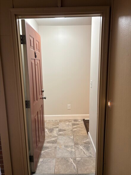 Building Photo - 515 Basswood Ave