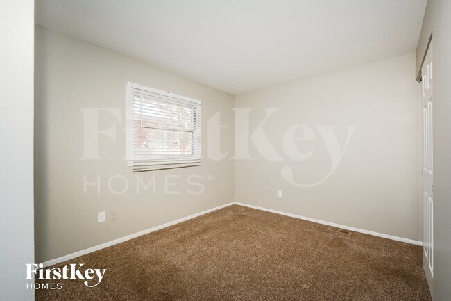 Building Photo - 2727 Dividend Park Dr