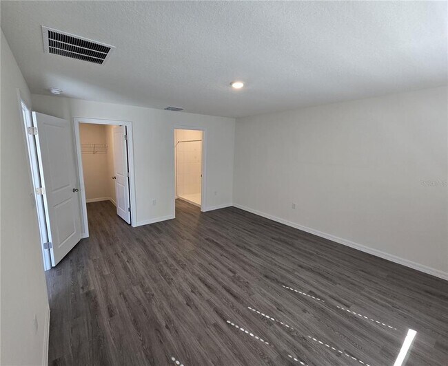 Building Photo - 35950 Sunflower Hl Dr