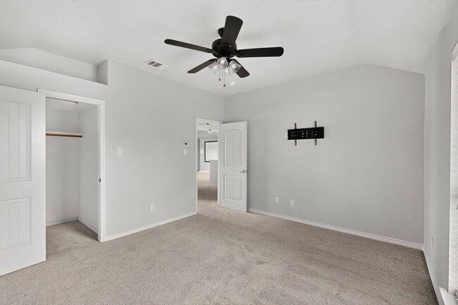 Building Photo - Spacious 4-Bedroom Home with Bonus Room and Large Backyard in Caruth Lake