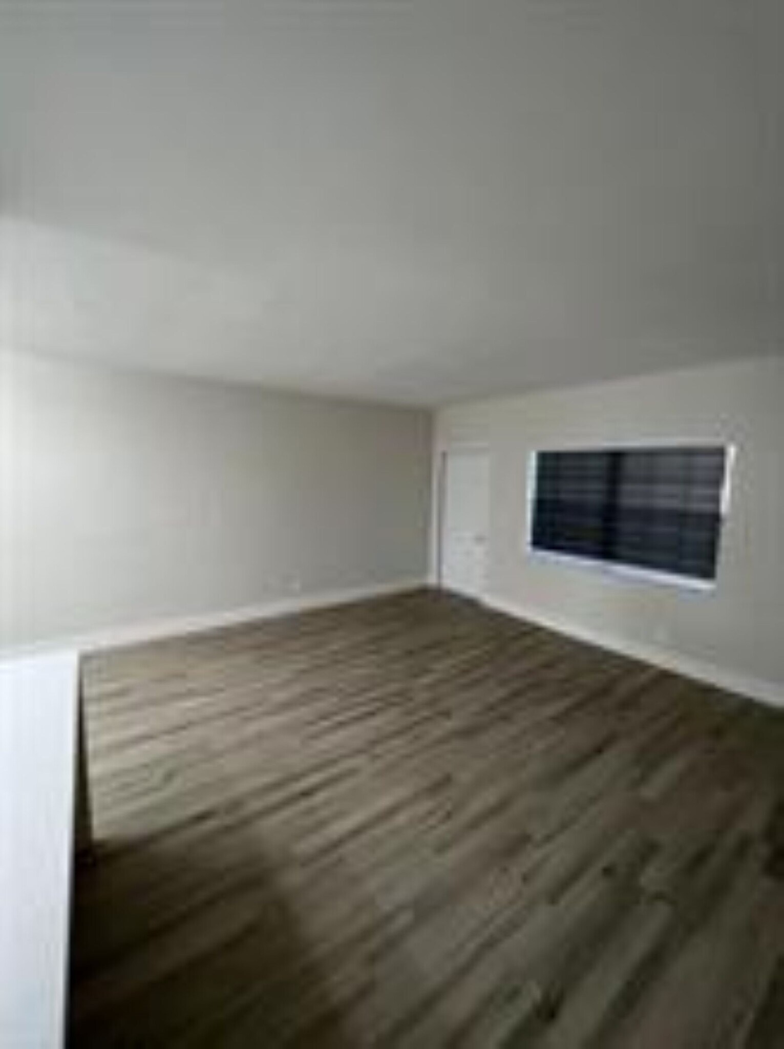 Building Photo - 2665 Middle River Dr