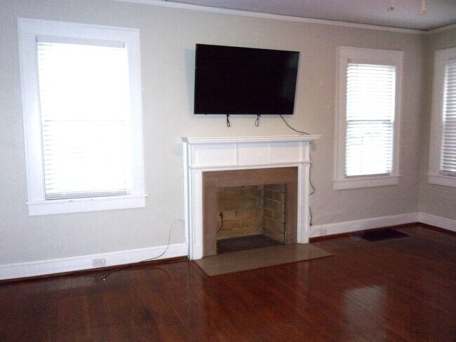 Building Photo - 738 Charlotte Ave