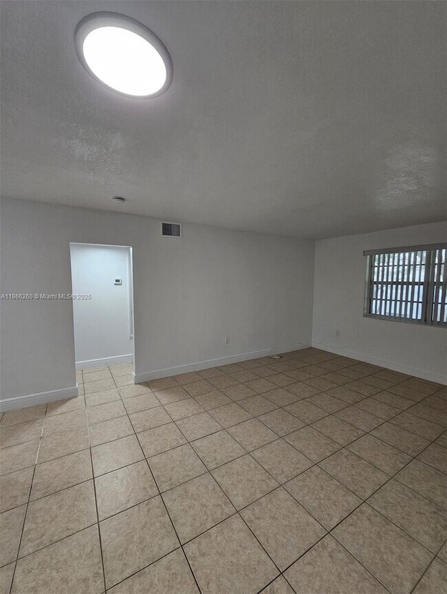 Building Photo - 17255 SW 95th Ave