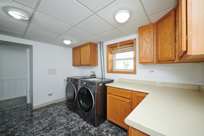 Building Photo - 1613 Hartmann Dr