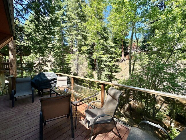 Building Photo - Beautiful Home on the Creek in Glenrock! - Summer pool in complex!