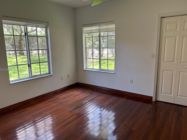 Building Photo - 2516 Centergate Dr