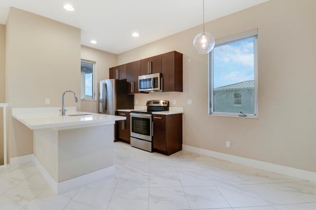 Building Photo - 5029 Grandiflora Rd