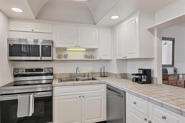 Building Photo - 1250 N Portofino Dr