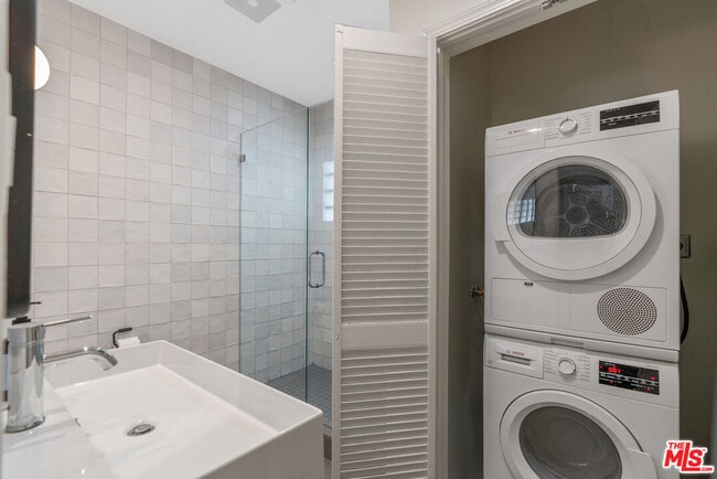 Building Photo - 1275 N Harper Ave