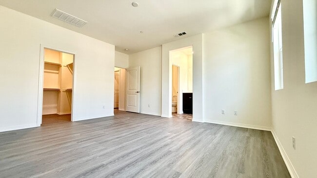 Building Photo - Beautifully 2019-Built 3 Beds 2.5 Baths 1,468 Sqft Home in Eastvale!