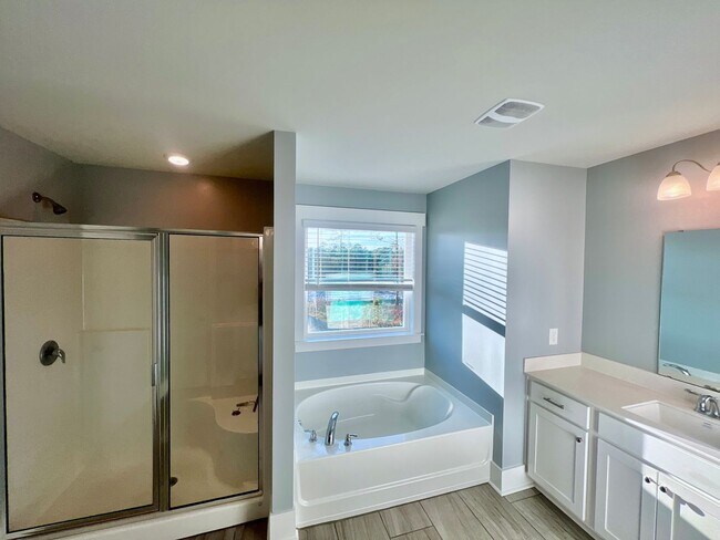 Building Photo - Prestigious 4 Bedroom Home on the Crystal ...