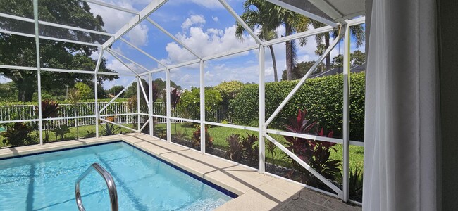 Building Photo - 305 Brier Cir