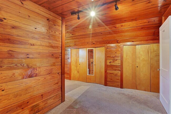 Building Photo - 2348 McClendon St