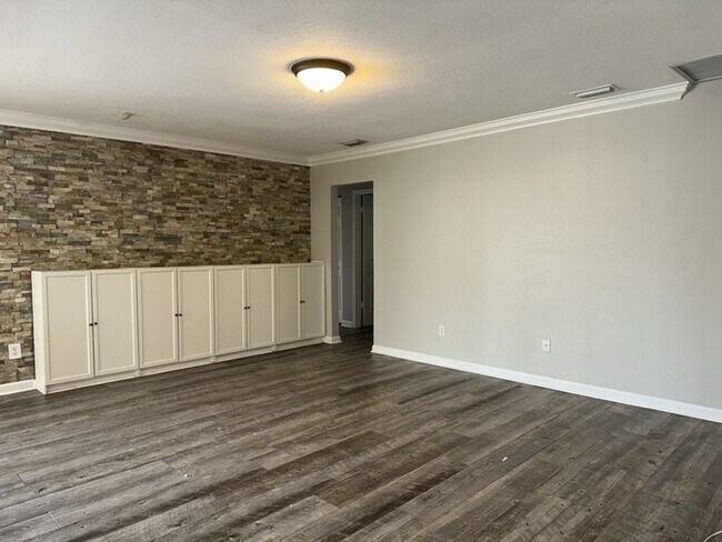 Building Photo - COUNTRY PLACE POOL HOME ON CUL-DE-SAC LOT