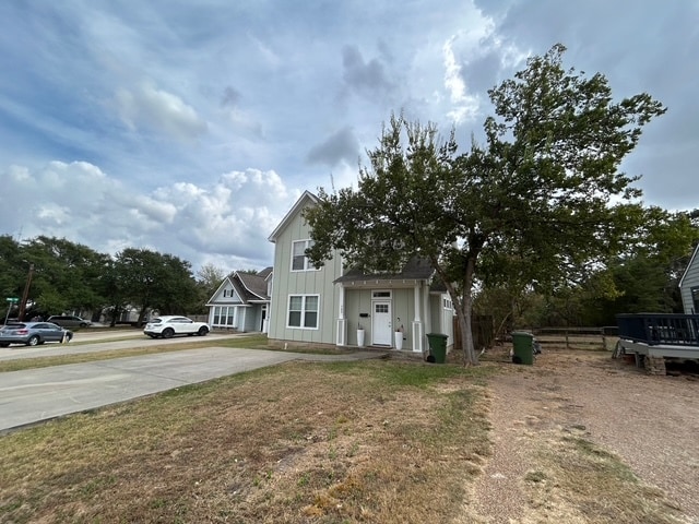 Building Photo - 735 Meadow Ln