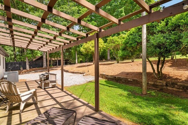 Building Photo - 3142 Chamblee Gap Rd