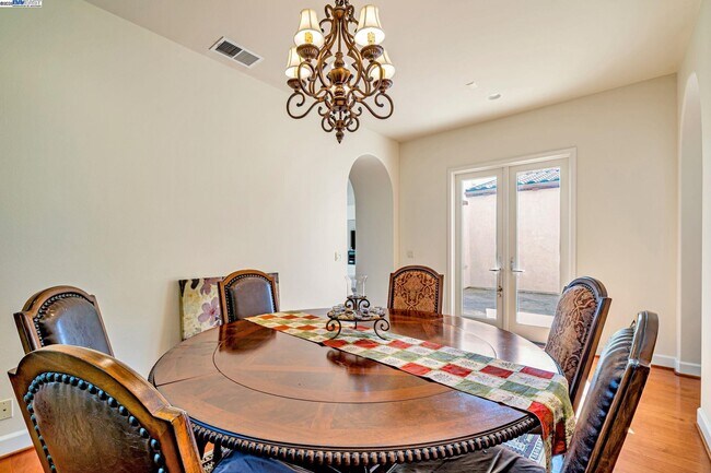 Building Photo - 2048 Feathermint Dr