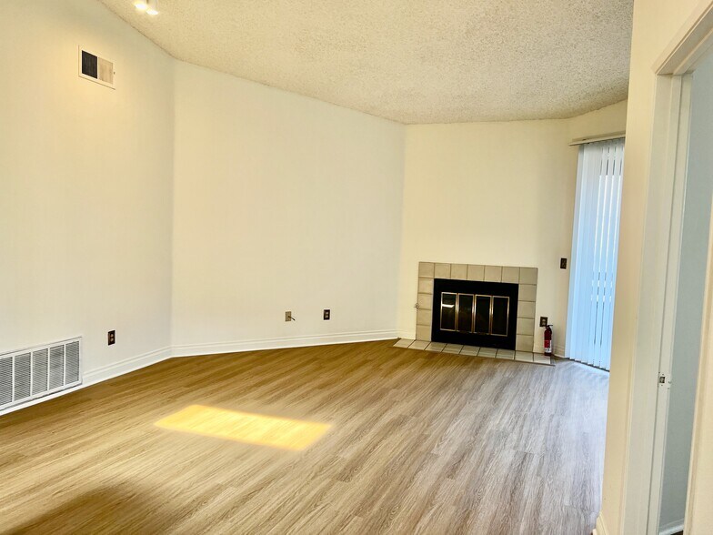 Building Photo - 7354 Mission Trails Dr