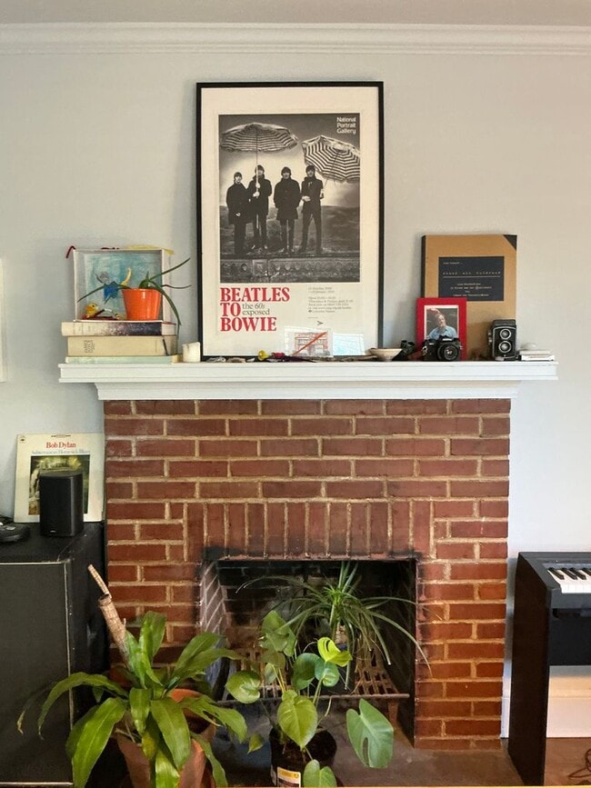 Building Photo - Charming 3 bedroom/ 2 bathroom Home Close to UGA and Hospitals!