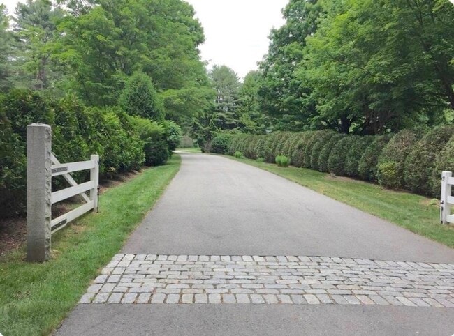 Building Photo - 2 Wildflower Ln