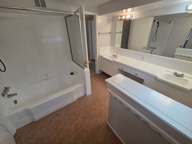 Building Photo - Charter Oak Home with 3 bedrooms, 2.5 baths