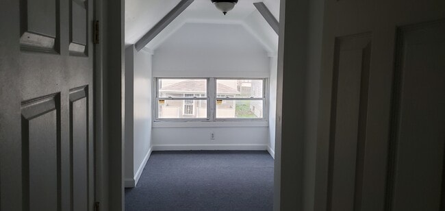 Building Photo - 10520 S Perry Ave