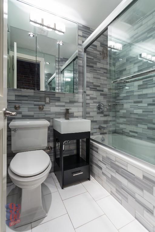 Building Photo - 635 E 6th St