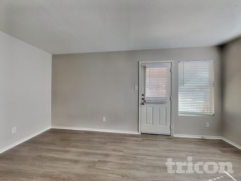 Building Photo - 9506 Lookover Bay