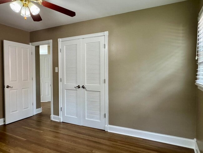 Building Photo - 2564 Millbrook Dr