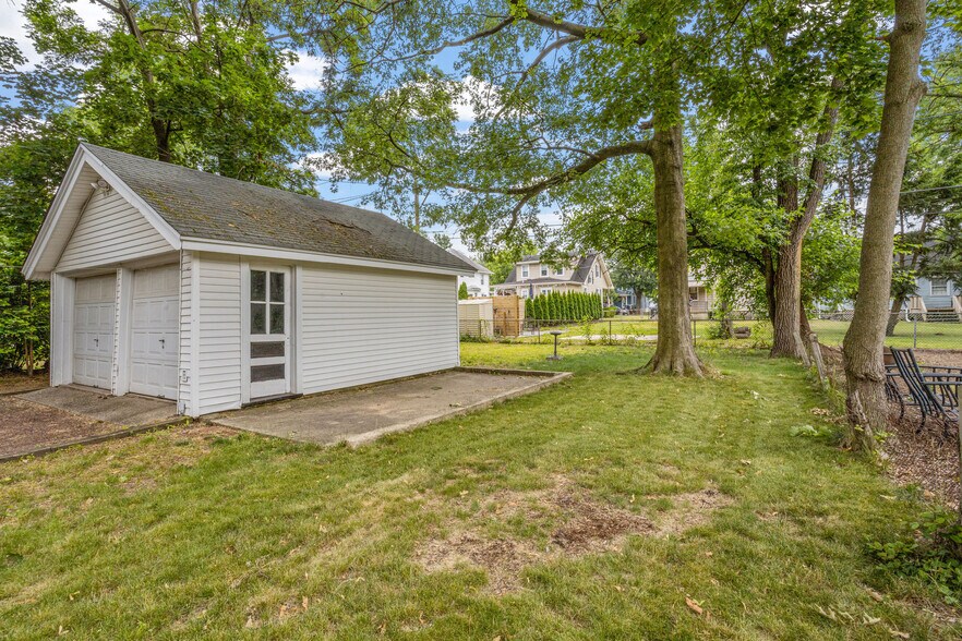 Building Photo - 624 Thomas Ave