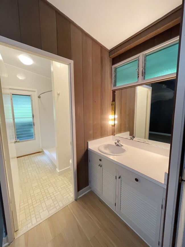 Building Photo - N116ach (REOM)