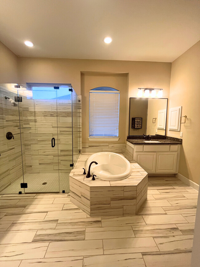 Master Bathroom - 5704 Alonso Dr