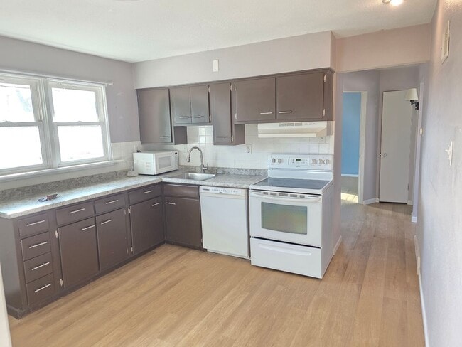 Building Photo - 8600 Engler Ave