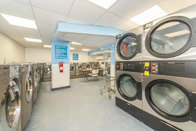 Building Photo - 6515 BLVD E