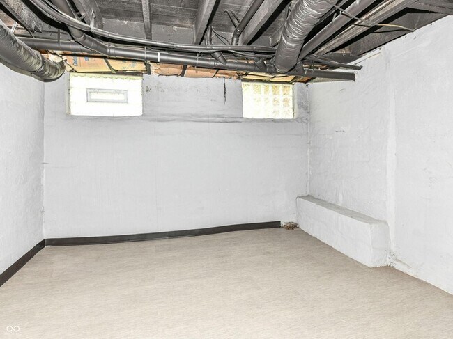 Building Photo - 2645 N College Ave