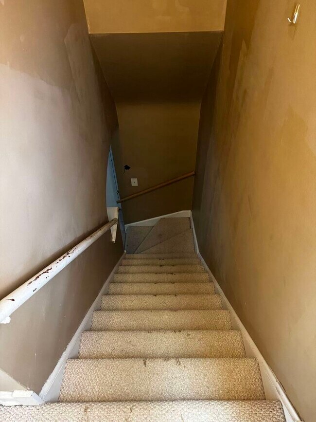 Building Photo - 9556 S Forest Ave