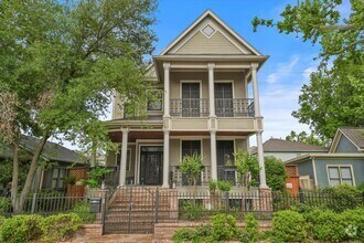 Building Photo - Refined Elegance Meets Modern Innovation i...