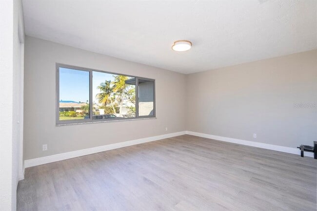 Building Photo - 809 59th Ave
