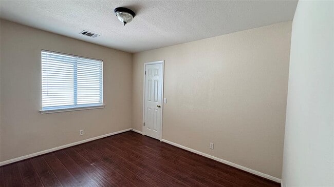 Building Photo - 2211 Bent Bow Dr